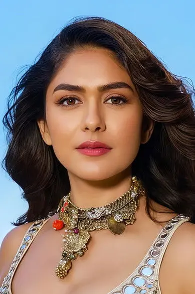  Mrunal Thakur